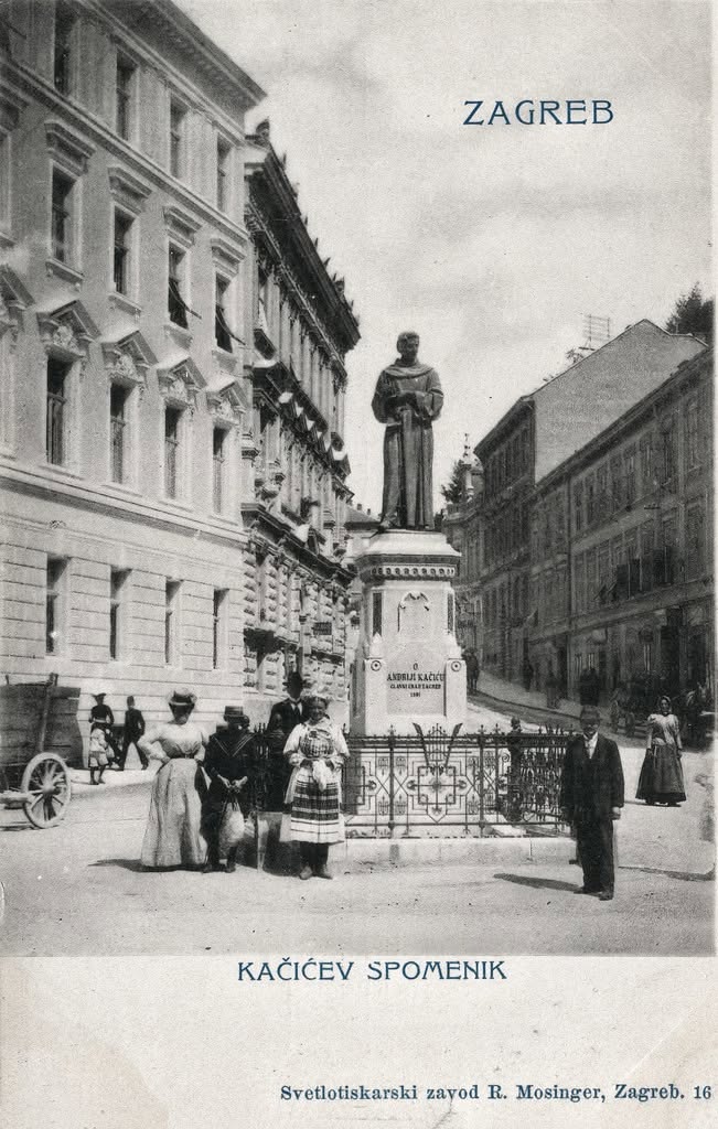 Mesnička ulica oko 1905. godine. Kačićev spomenik
